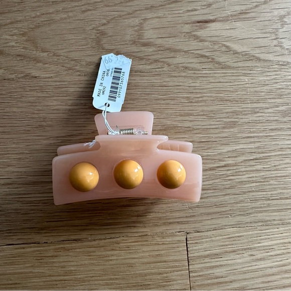 Madewell Studded Medium Claw Hair Clip in Harvest Peach - Picture 7 of 8